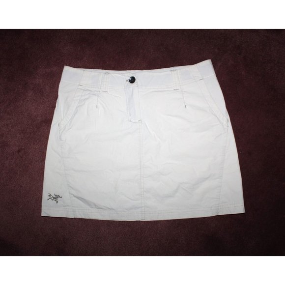 Arc'teryx Dresses & Skirts - Arc'teryx Parapet relaxed fit white bone mini skirt Size 8 cotton blend
